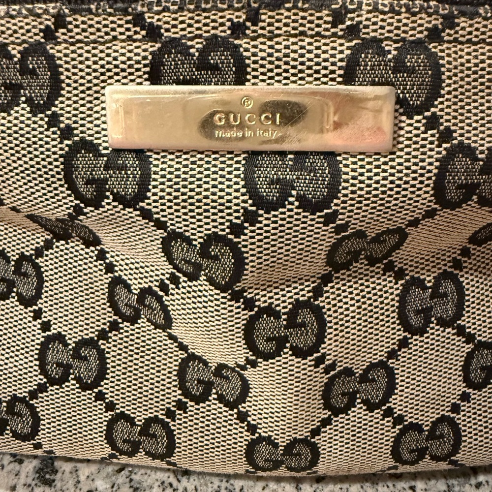 Gucci Beige and Black boat pochette Monogram purse 👜 - Picture 2 of 10